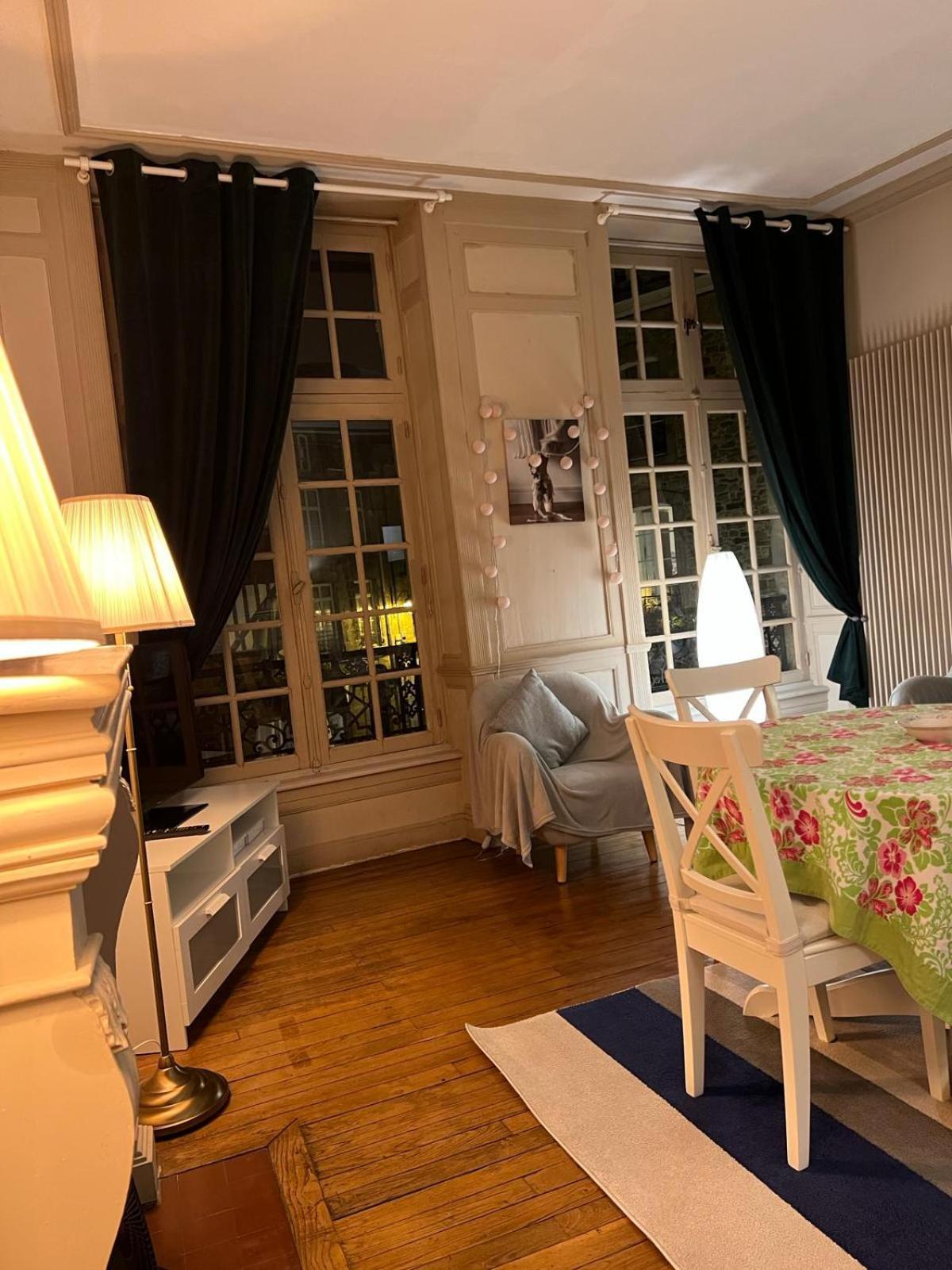 Eglantine Appartement Centre Historique De Dinan Exterior photo