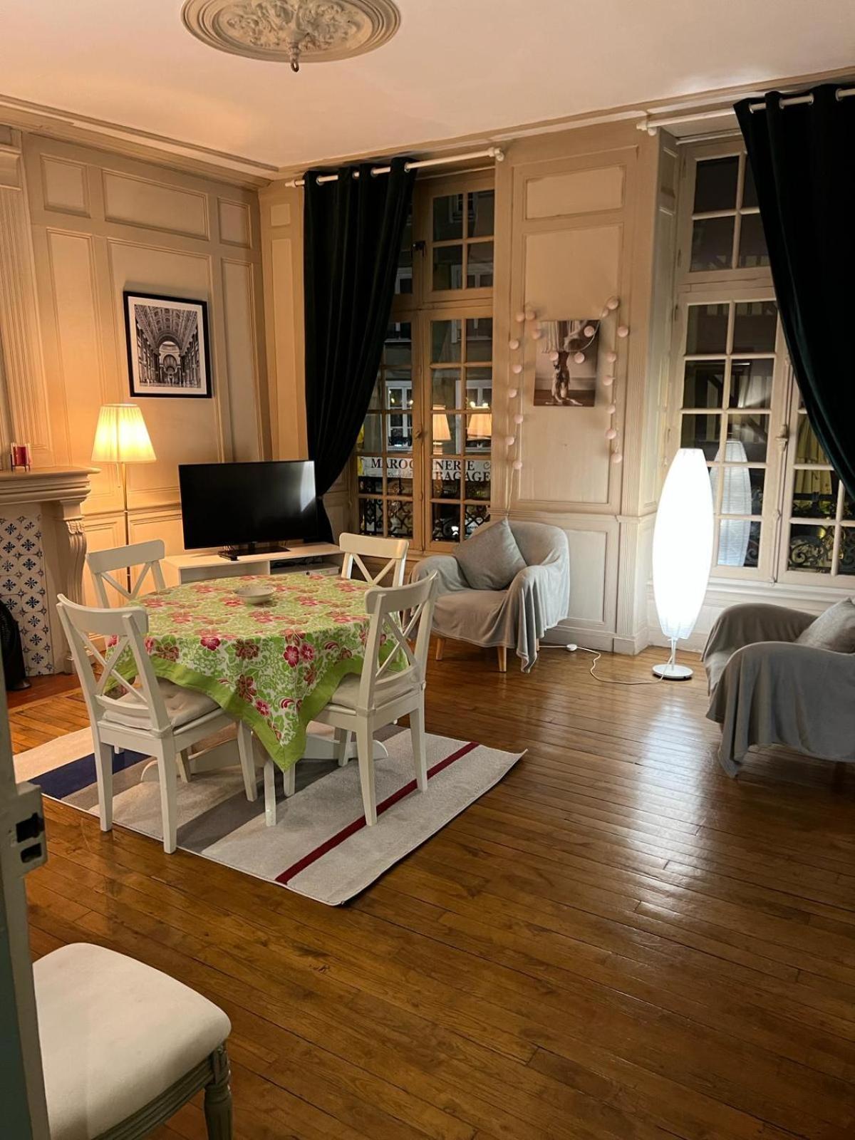 Eglantine Appartement Centre Historique De Dinan Exterior photo